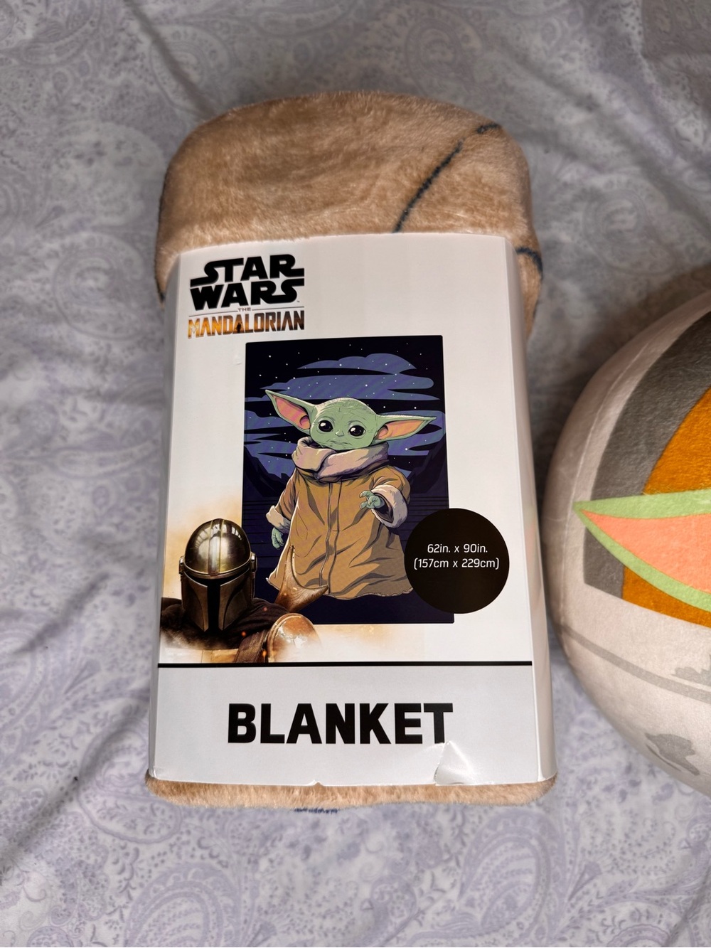 Star Wars Grogu thick plush blanket & Super soft & squishy Grogu cloud pillow - Picture 2 of 12